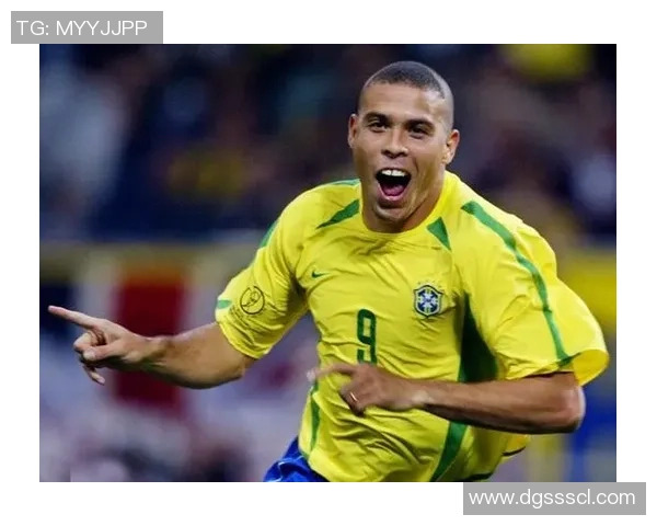 巨星耀眼，风华绝代：定制专属足球球星宣传册