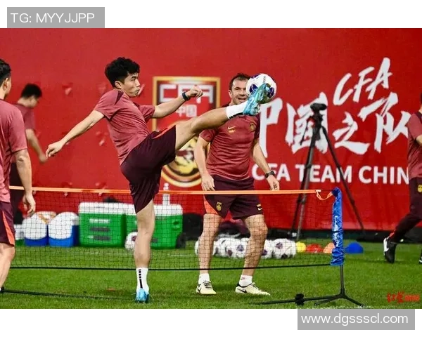 足球明星的一天：从早晨训练到夜晚放松的生活与背后努力揭秘