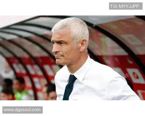 崭露头角的男孩足球球星如何在绿茵场上书写传奇人生